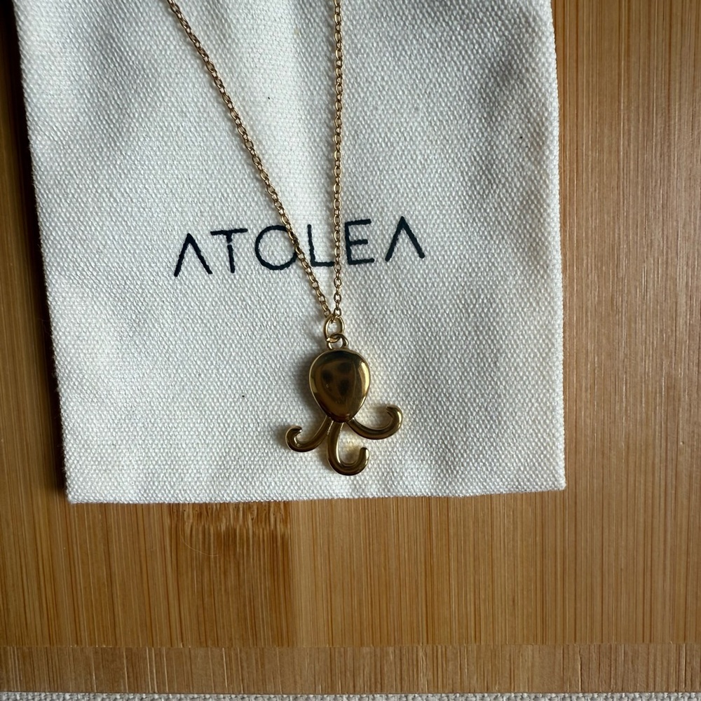 NWT Atolea Gold Octopus Pendant Necklace with Chain & Bag. - Picture 4 of 9